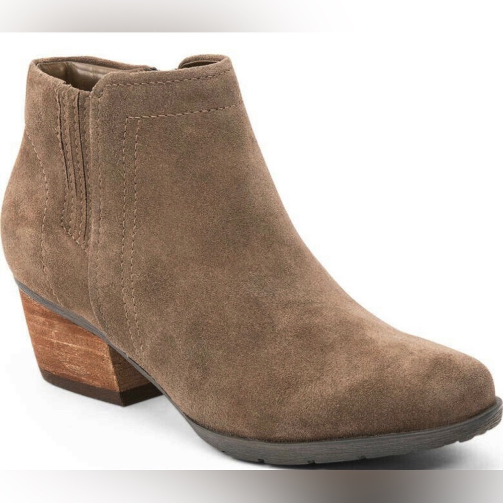The Blondo Waterproof Valli Bootie. Size 6. Dark Taupe.